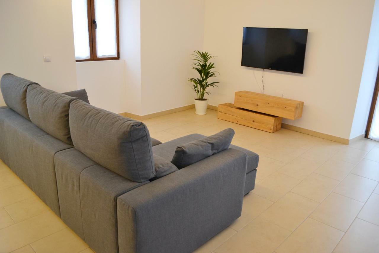 Ura Apartment Lesaka Bagian luar foto